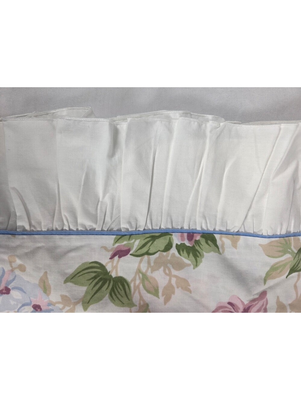 Vintage Cottagecore Floral Sheet with Ruffled Trim & Blue Piping Accent 80"x100"